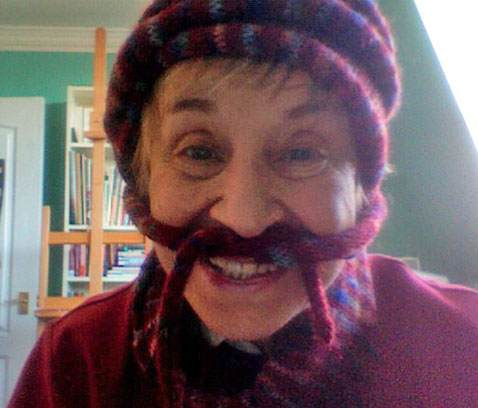 Moi moustachu avec echarpe Lucy